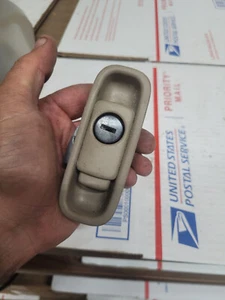 1998 1999 2000 2001 2002 Honda Accord Glove Box Latch Lock Handle - Picture 1 of 2