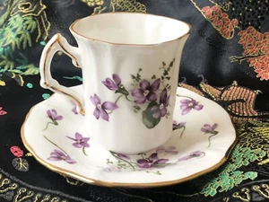 Taza y platillo vintage Hammersley Bone China violetas victorianas 1/2 taza Demitasse - Imagen 1 de 5