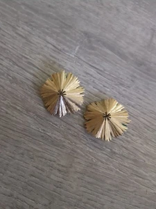 Vintage Trifari fantastische Atomic MCM goldfarbene strukturierte Clip Ohrringe - Bild 1 von 9
