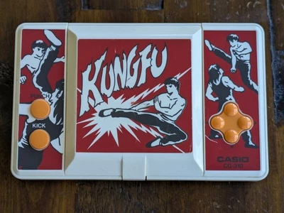 Juego electrónico portátil LCD Casio Kung Fu CG-310 1984 de colección en estado de funcionamiento. Foto 1 de 4