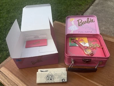 Bonito y Rosa Barbie Fósil Reloj Coleccionista 1994 Con Pin y Dijes Foto 1 de 2