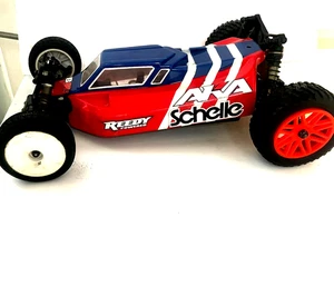 TLR roller rc buggy built to be very fast - Picture 1 of 3