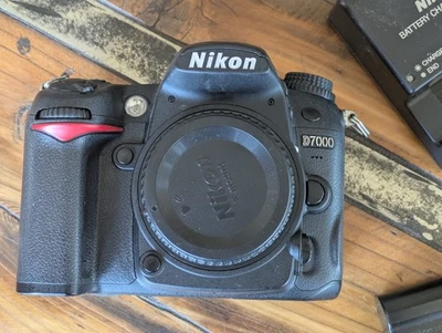 Nikon D7000 16.2MP Digital SLR Camera Body  Low Shutter Count battery / charger - Image 1 of 4