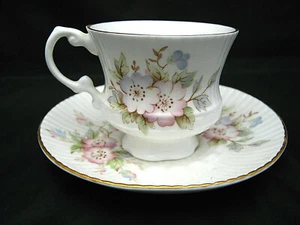 Demitasse Tasse & Untertasse Royal Stuart IRISH BLOSSOM gerippt rosa Lavendel Geschenk  - Bild 1 von 3