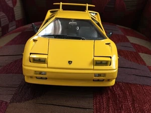Solido Lamborghini Diablo Diecast car yellow 1:18 - Picture 1 of 5