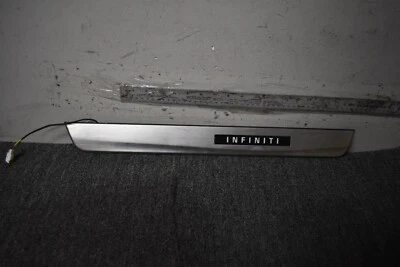 Placa de patada delantera izquierda Infiniti Q50 2014-2019 OEM de fábrica Foto 1 de 4