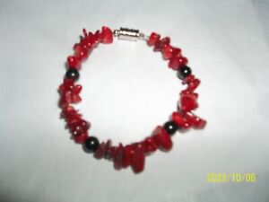 new red coral black onyx bracelet with magnetic closure weight 13 grams