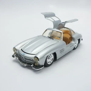 Revell 1954 Mercedes-Benz 300 SL Gullwing Diecast Metal Model Car 1:24 Scale - Picture 1 of 6