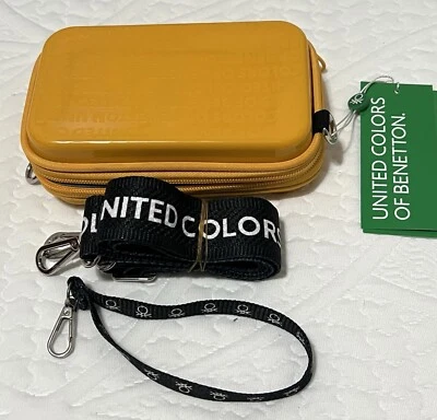 Bolsa tiracolo United Colors of Benetton amarela estojo rígido 7,5x4,75x2,25 nova - Imagem 1 de 4