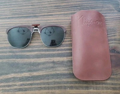 Óculos de sol vintage marrom com estojo de manga - Imagem 1 de 4