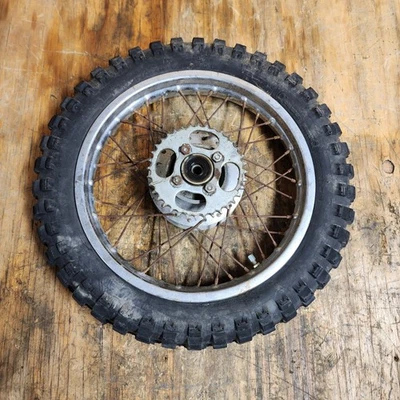 Kawasaki KD 100 1975 OEM llanta trasera/neumático Foto 1 de 4