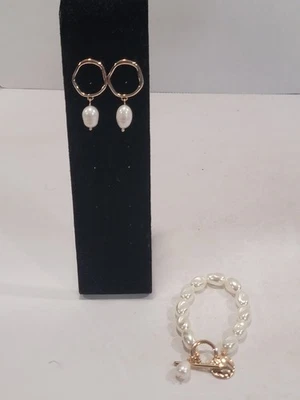 AVON Freshwater Pearl & Gold Tone Toggle Bracelet & Drop Earrings Set Jewelry - Image 1 of 4