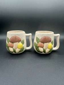 Pair Of Vintage Arnel's Pottery Ceramic Merry mushroom Coffee mugs MCM 1970 EUC - Picture 1 of 9