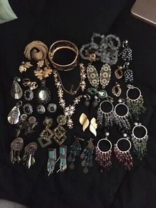 50 Piece Lot Vintage 22 PAIRS Clip on Earring 2 Brooches 2 Necklaces 1 Pendant - Picture 1 of 24