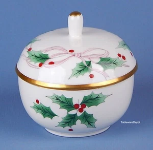 Mikasa, Ribbon Holly, Sugar Bowl & Lid, CAF03, MINT UNUSED Condition! - Picture 1 of 6