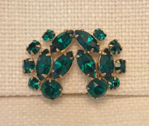 Vintage Deep Green Foil Backed Marquis Crawler Glass Screw Back Earrings - Picture 1 of 7