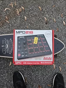 AKAI PROFESSIONAL MPD218 MIDI PAD CONTROLLER With 16 MPC Pads With Original Box - Picture 1 of 2