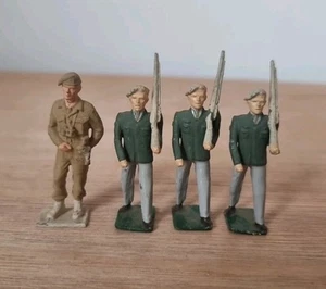 Lead Toy Soldiers. 3 X English Infantry 1 X English Officer. Vintage. Rare. - Picture 1 of 7