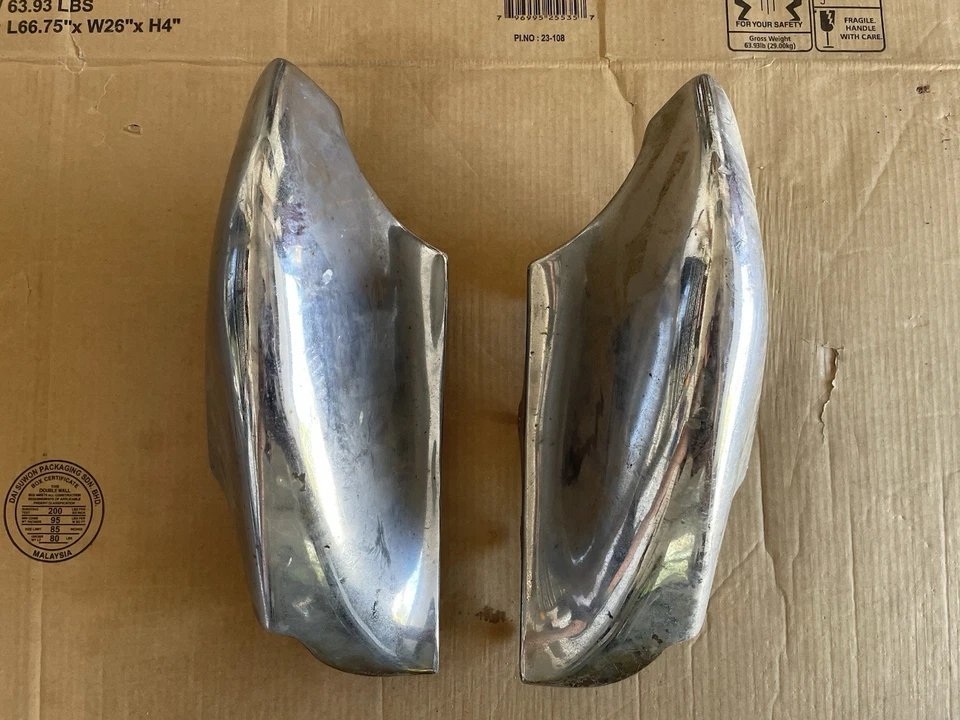 Oldsmobile Starfire 1966 parachoques delantero extremos derecho e izquierdo Foto 1 de 4