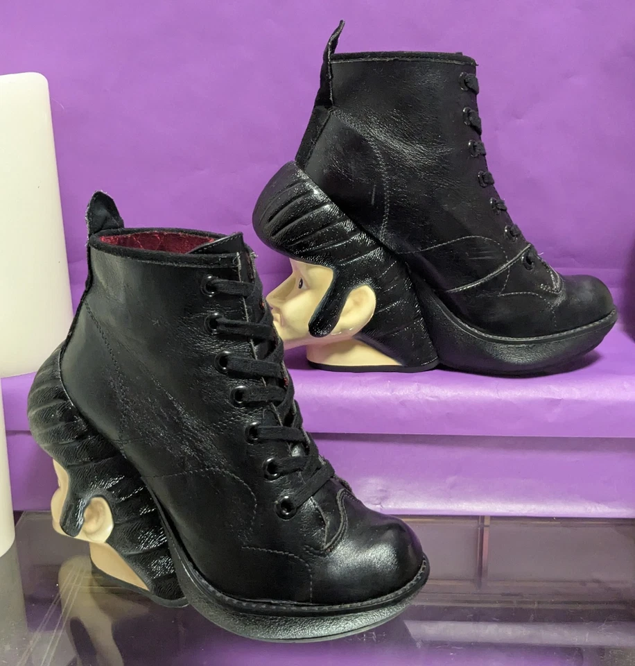 Botín de cuña Irregular Choice Elvis HeartBreak para mujer 40 negro SUPER RARO 😍 Foto 1 de 4