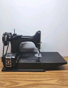 1948 Singer 3 -110 Sewing Machine w/Case & Extras! (Tested) - Picture 1 of 24