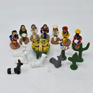 VTG SOUTH AMERICAN 16 HAND PAINTED CLAY MINI FIGURINES CHRISTMAS NATIVITY SET - Picture 1 of 6