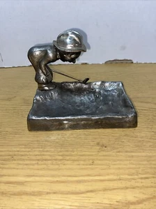 Cenicero De Colección Sandtrap Dillema Japón Plata Estaño Figura Golfista Cenicero Novedad - Imagen 1 de 7