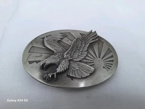 Hebilla de cinturón vintage Siskiyou P40 Flying Bald Eagle & Sun Peltre 1986 Oregon - Imagen 1 de 13