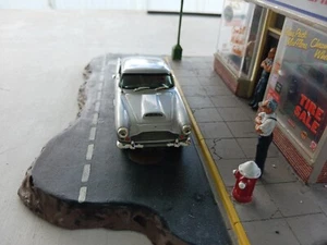 1:43 Scale Diecast Collectible Cars: Aston Martin - Picture 1 of 4