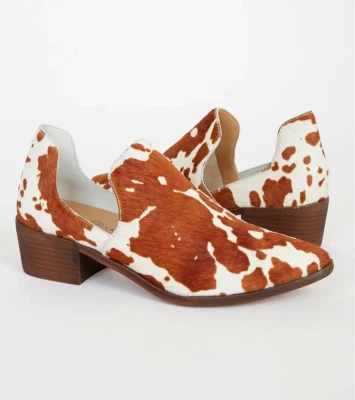 Chinese Laundry Fortune Brown and White Cow Print Pointed-Toe Ankle Boots sz 5.5 - Image 1 of 4