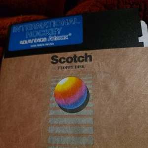 International Hockey 5.25" Floppy - Commodore 64 - Zdjęcie 1 z 3