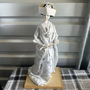 "Muñeca novia japonesa vintage kimono blanco geisha blanco abanico grúa 22"" con base" - Imagen 1 de 8