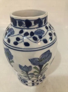 Chinese Porcelain Blue White Small 8” Floral Peony Vase Absolutely Beautiful! - Picture 1 of 9