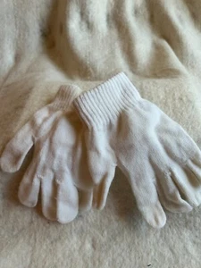gloves-girls/preteen- white length 7 in. wrist to middle finger tip-wrist 5.5in - Picture 1 of 1