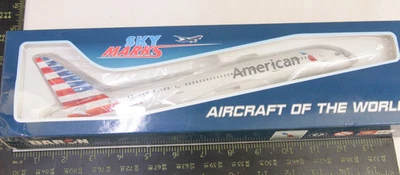 1:200 787-8 American Daron SKR5088 Sky Mark Plastic Model Kit NEW Old Stock - Image 1 of 4