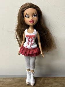 BRATZ 2011 HOLIDAY CHRISTMAS YASMIN DOLL - Picture 1 of 5