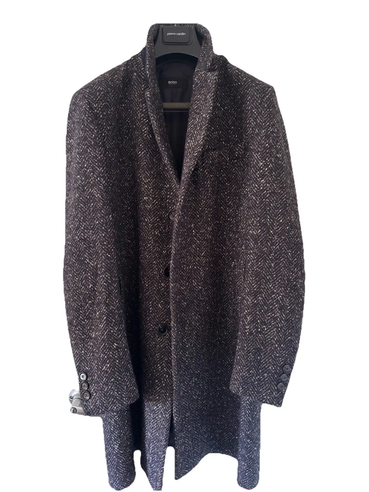 Hugo Boss overcoat. Excellent Condition. Size 50 (40 New This Retailed For A$900 - Image 1 of 3