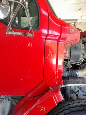 STERLING L9500 COWL Right 3814536 Foto 1 de 4