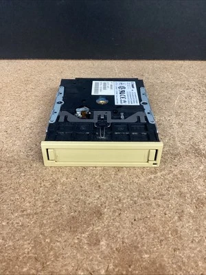 Seagate Travan Hornet 8 Pro Tape drive 4 GB TR-4 SCSI internal 5.25" - Image 1 of 3