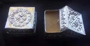 Tin Box Candles (2) - by Zen Zen - Picture 1 of 7