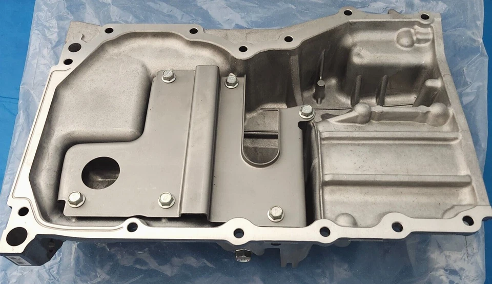 Nuevo 2010-2013 genuino OEM Mazda 3 - cárter de aceite de motor de fábrica # LF5G-10-400 Foto 1 de 4