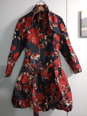 VESTIDO ABRIGO BURBUJA SAMUEL DONG Rosas Rojas Grande  Foto 1 de 4