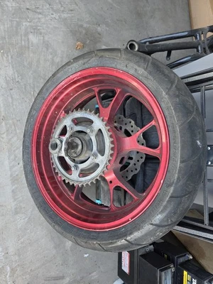 Llanta trasera Kawasaki Ninja 1400 ZX14R ZX1400 2006-2011 190/50 ZR17 Foto 1 de 4