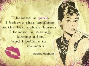 Audrey Hepburn Believe In Pink Stahlschild 300 mm x 200 mm (og) - Bild 1 von 1