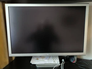 Apple Cinema HD Display (30 Zoll - 75,4 cm, DVI), Modell: M9179 (D/AT), Silber - Bild 1 von 7