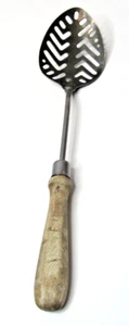 Utensilio de cocina vintage con mango de madera cuchara ranurada A&J EE. UU. #US24 - Imagen 1 de 7