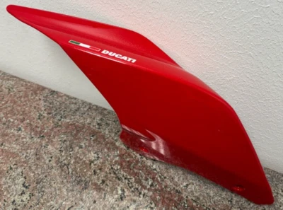 Carenagem traseira lateral direita 20-24 Ducati Panigale V2 fabricante de equipamento original # 482.1.688.1A - Imagem 1 de 4