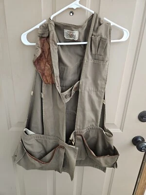 VIntage BOB ALLEN GUN CLUB SPORTSWEAR HUNTING VEST OUTDOOR KHAKI SIZE L.  - Image 1 of 4