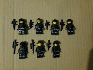 Lego Custom Swat Minifiguren mit Brickarms Waffen und Westen
