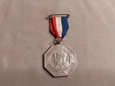 KING GEORGE V 1935 SILVER JUBILEE MIDDLESEX COMMEMORATIVE SOUVENIR MEDAL - Image 1 of 2